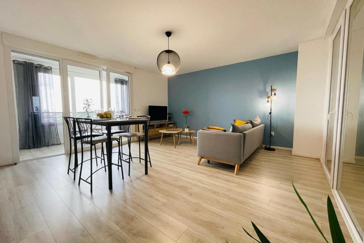 Bright Apartment In A New Building With Garage Tours Buitenkant foto