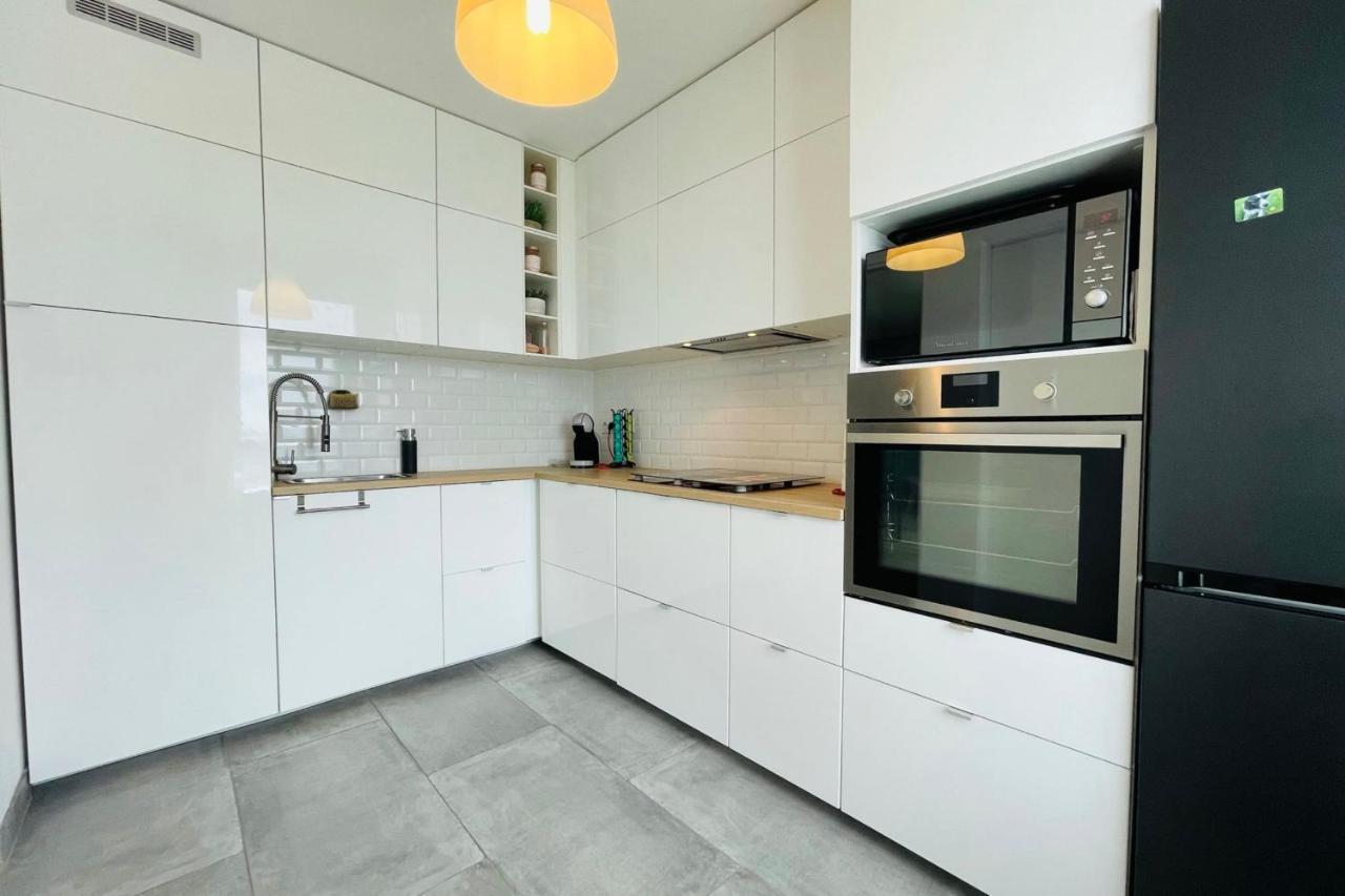 Bright Apartment In A New Building With Garage Tours Buitenkant foto