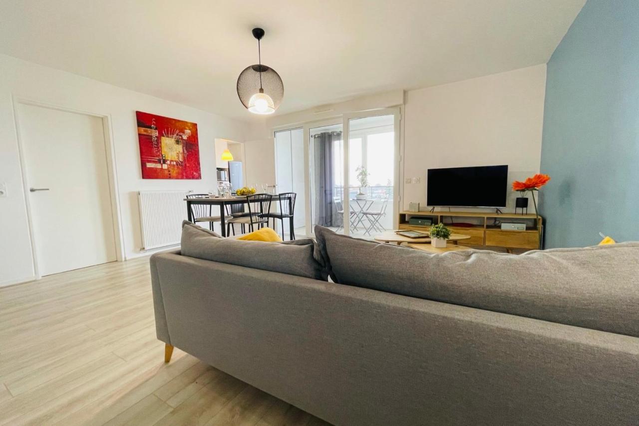 Bright Apartment In A New Building With Garage Tours Buitenkant foto
