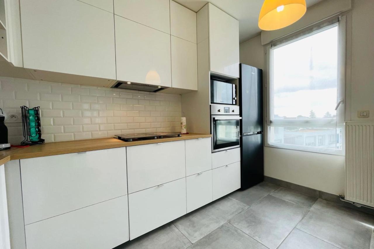 Bright Apartment In A New Building With Garage Tours Buitenkant foto